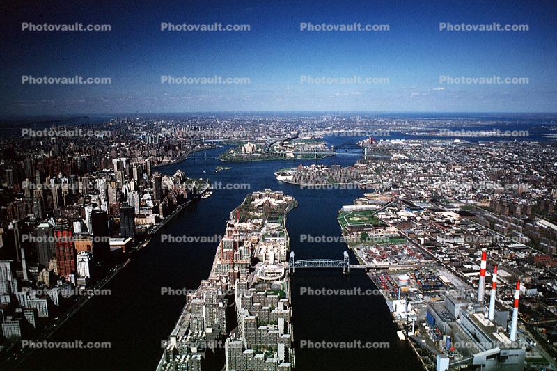 Roosevelt Island Bridge, East River, buildings, skyscrapers, midtown Manhattan, East-River