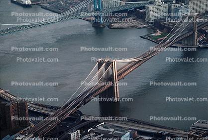 Brooklyn Bridge, East-River