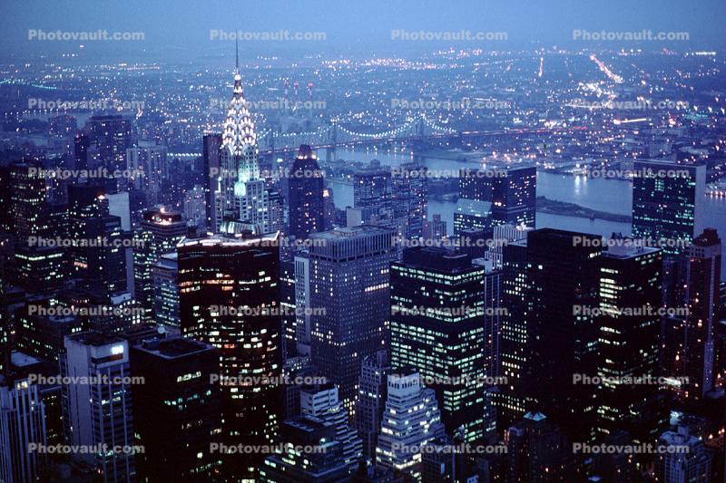 Cityscape, skyline, skyscrapers, buildings, evening, night, nighttime, Twilight, Dusk, Dawn, Outdoors, Outside, Exterior, bridges, East River, East-River