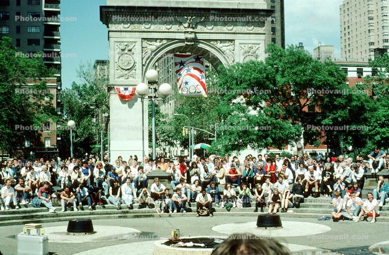 Crowds, summertime, summer, Washington Square, June 1989
