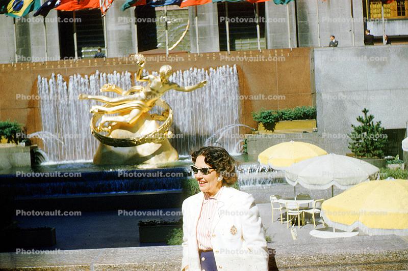 Woman, cateye glasses, Statue, Water Fountain, aquatics, Rockefeller Center, December 1958, 1950s