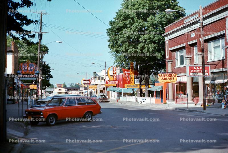 Manett's Breakfast Club, Cars on James Street, Alexandria Bay, June 1975, 1970s