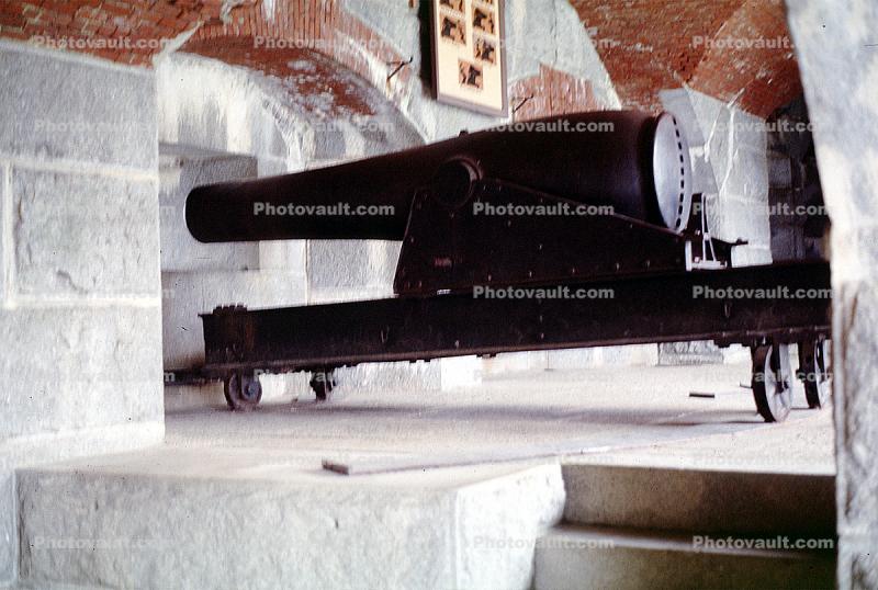 Rodman gun, gun emplacement, cannon, Fort Knox State Park, Historic Site, Granite Fort