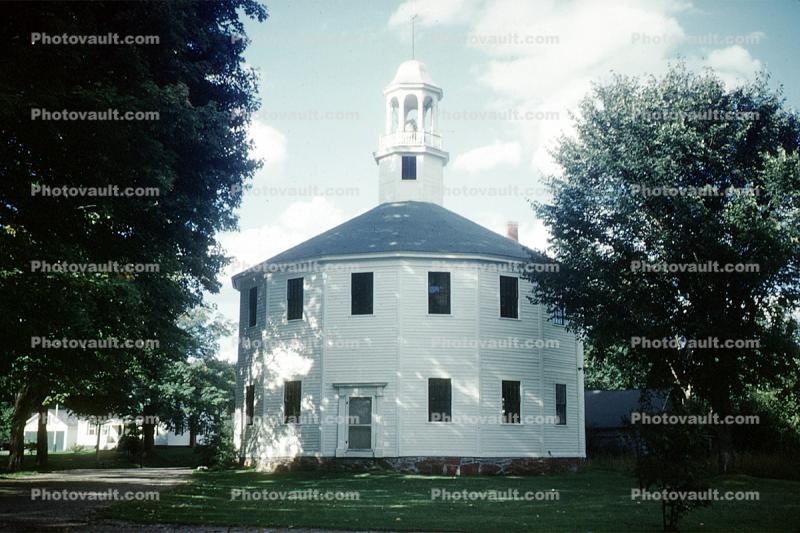 The Old Round Church, Town Meeting Hall, 16-sided wooden meeting house, Richmond, Vermont