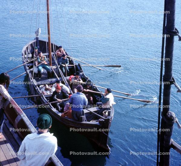Mayflower, Rowboat