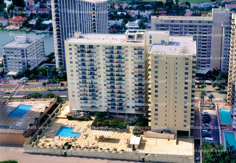 5701 Collins Avenue, Apartment building, Atlantic Ocean, aerial, 21 January 1995