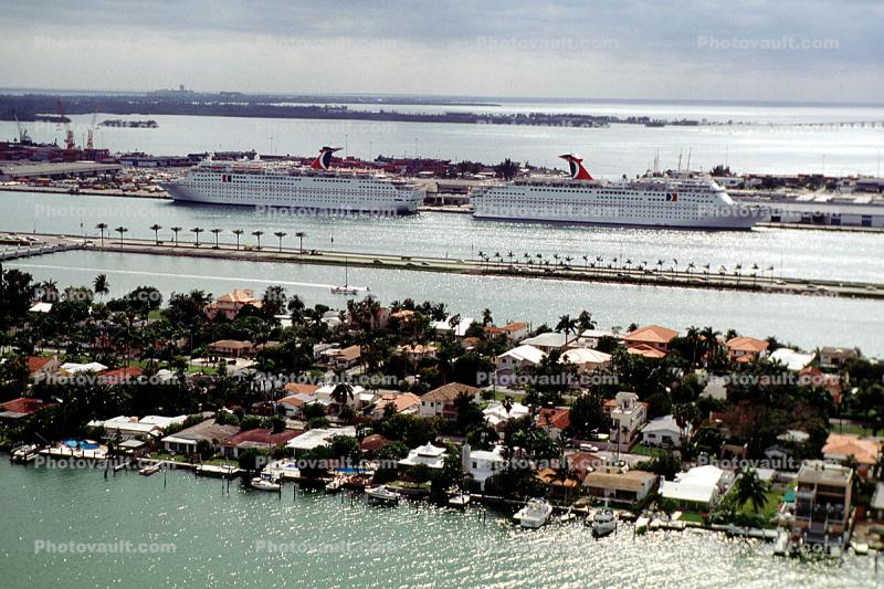 Carnival Ships, Cruise Ships, docks, 21 January 1995