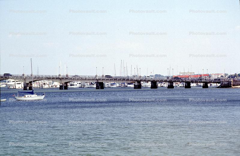 Bridge of Lions, double-leaf steel bascule bridge, Matanzas Bay