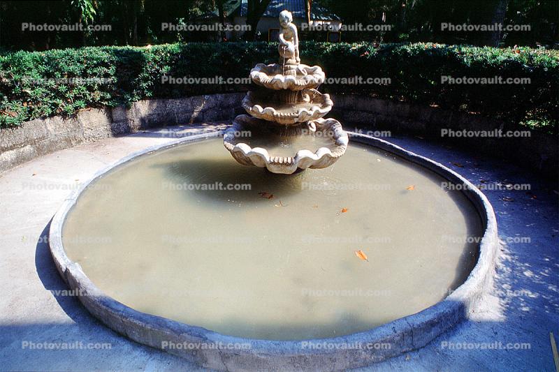 Round Water Fountain, aquatics, Pond, gardens, Fountain of Youth, 31 May 2003