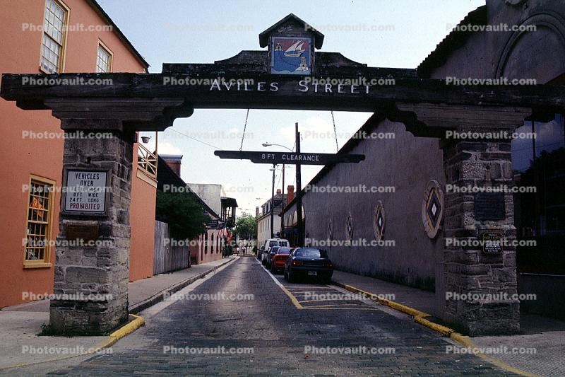 Aviles Street, arch, entryway