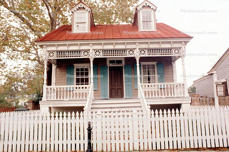 King-Tisdell Cottage, Museum of Black History, House, Home, Building, Ornate, Porch, White Picket Fence, Savannah