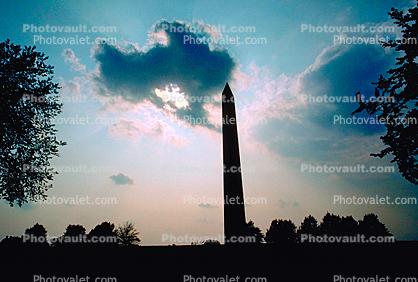 Washington Monument, clouds