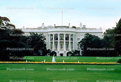 White House Water Fountain, Lawn