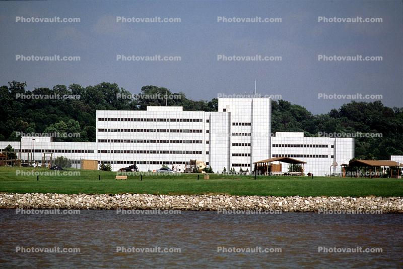 Potomac River, building