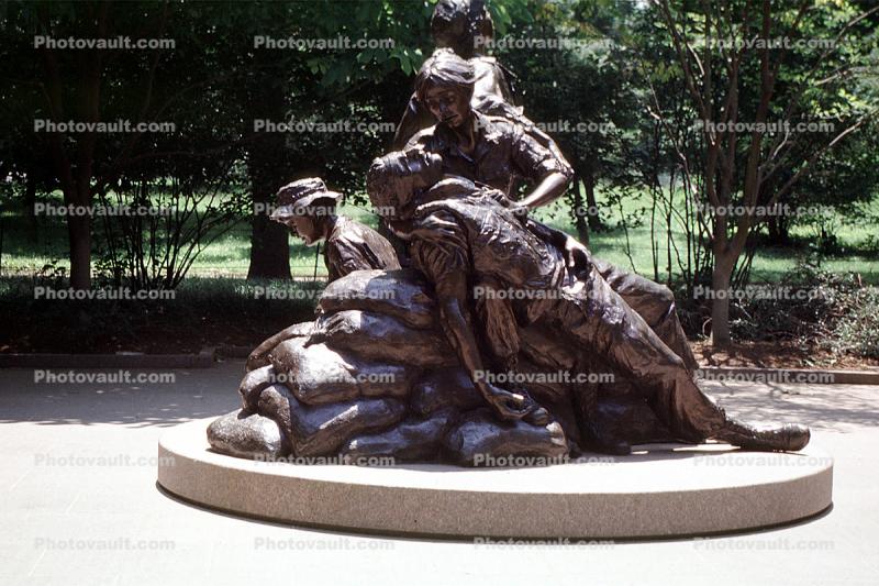 Women's Memorial, Vietnam Veterans War Memorial, Statue of nurses and soldiers, Statuary, Sculpture