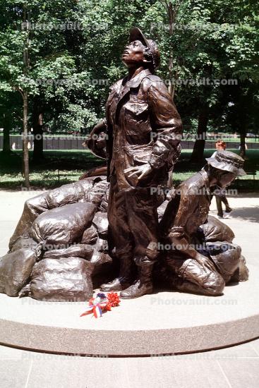 Women's Memorial, Vietnam Veterans War Memorial, Statue of nurses and soldiers, Statuary, Sculpture