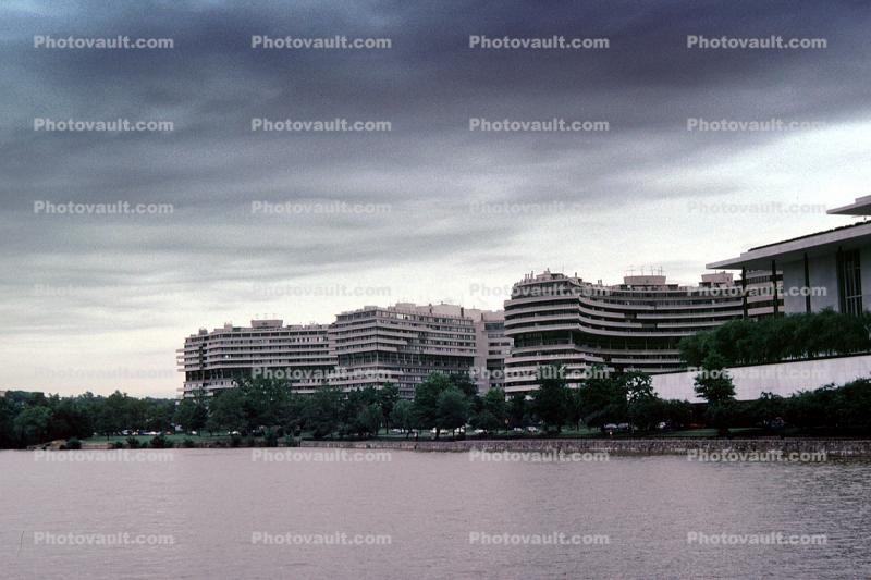 Watergate Buildings, Potomac River