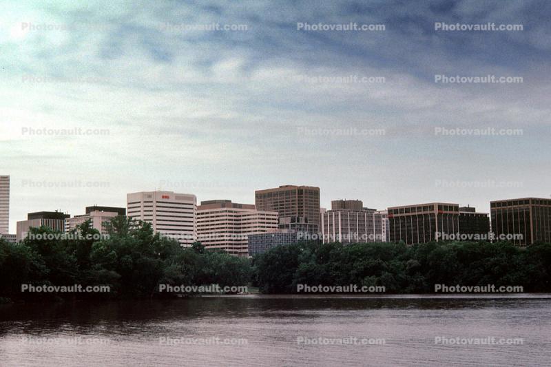 Rosslyn, Buildings, Potomac River