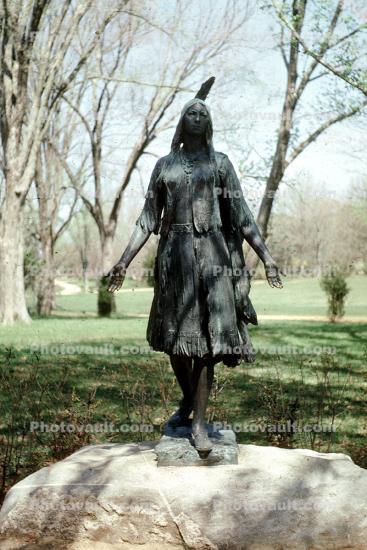 Statue of Pocahontas, 1607