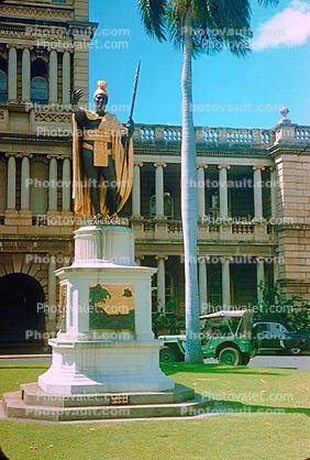 King Kamehameha statue, Iolani Palace, The state capital building