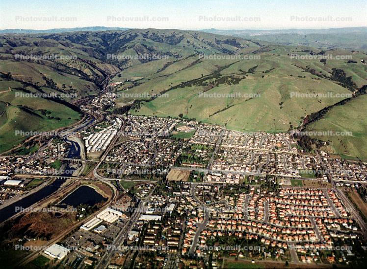 Niles Junction, Alameda Creek, Niles Canyon, Canyon Heights-Vallejo Mills, hills, winter, homes, houses, urban, Fremont