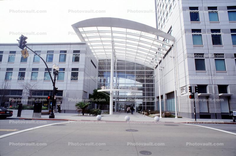 Elihu Harris California State Office Building, highrise, wing foil, entrance