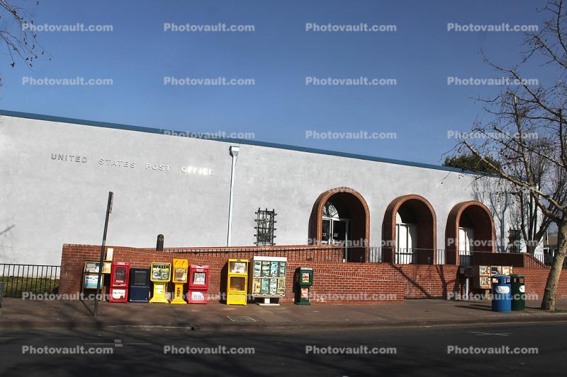United States Post Office, Newspaper machines, building, Tulare, Tulare County