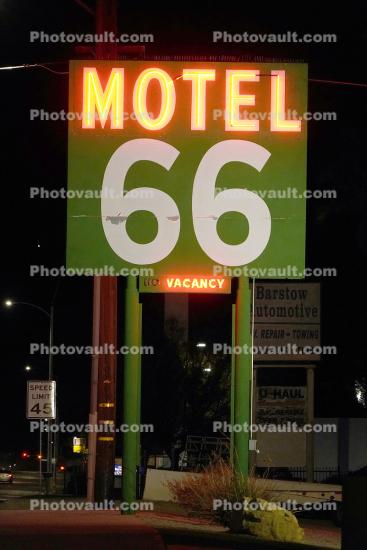 Motel Route 66 in Barstow, Saint Night, Nighttime