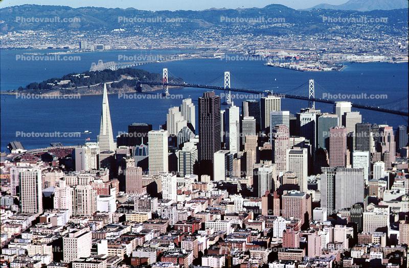 San Francisco Oakland Bay Bridge, Transamerica Pyramid