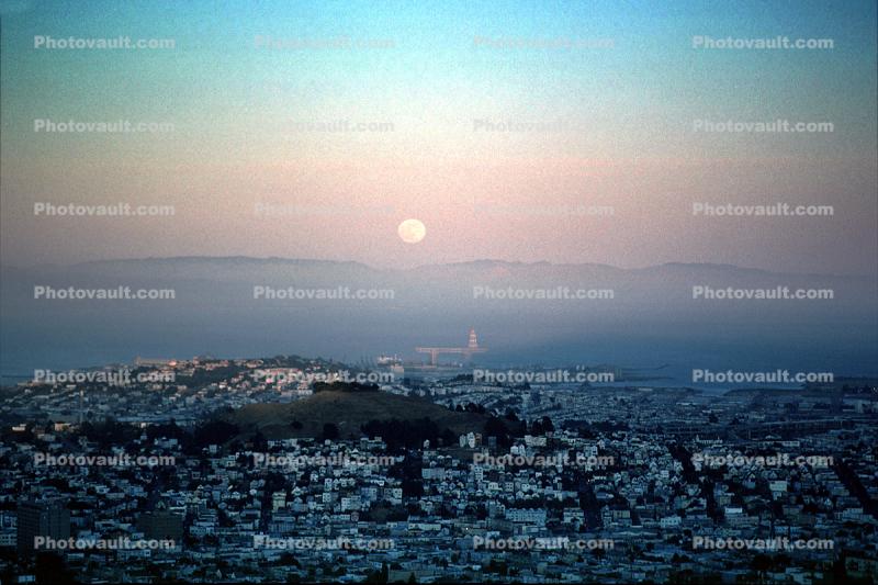 Moonrise over the Eastbay hills, Gantry Crane, from Twin Peaks