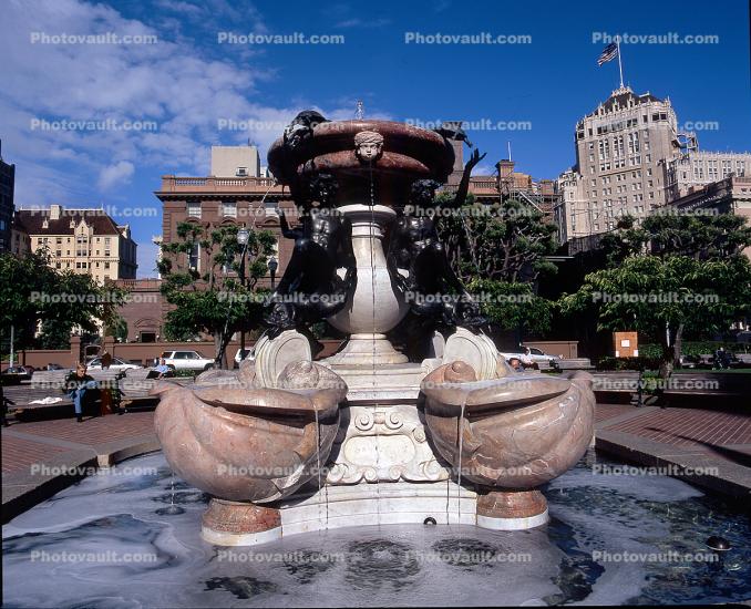 Fountain of the Tortoises, Huntington Park, Nob Hill, Mark Hopkins Hotel in top right
