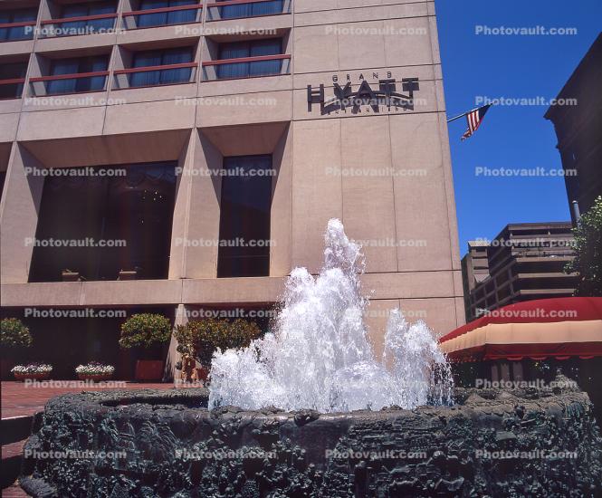 Ruth Asawa Fountain, Grand Hyatt Hotel