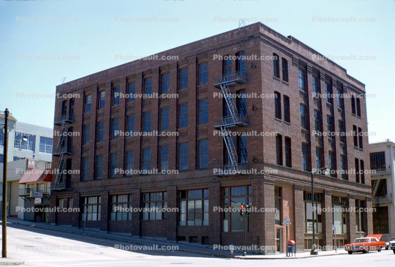 507 Folsom Street, Red Brick Building