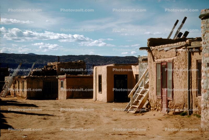 Ladders, Pueblo de Taos
