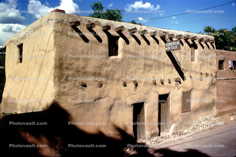 Oldest House in Santa-Fe, adobe building