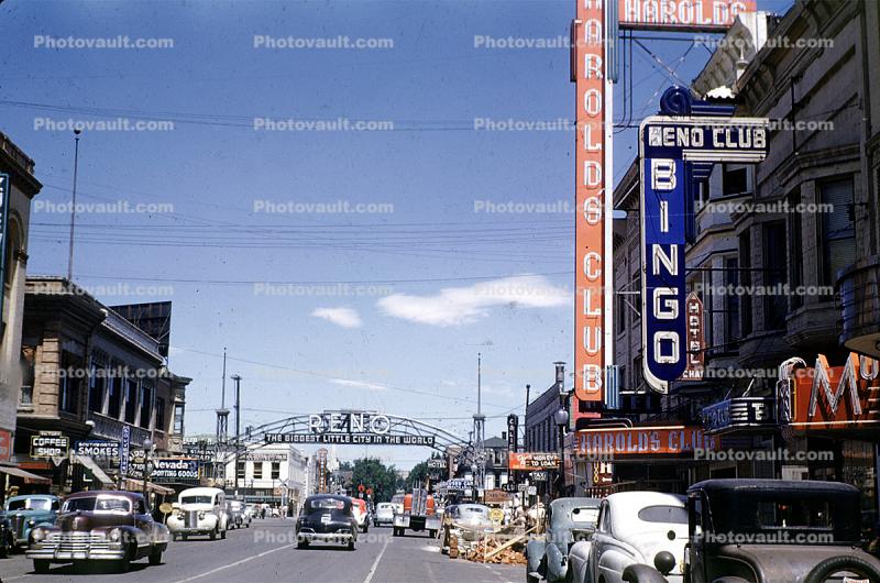 Reno Arch, Harrolds Club, Bingo, Cars, street, 1947, 1940s