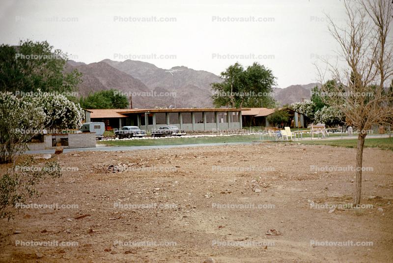 Cars, Vehicles, Automobiles, Motel, desert, swimming pool, building, 1950s