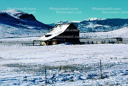 Home, House, fence, rural, snowy fields, ice, cold, mountains, Del Norte