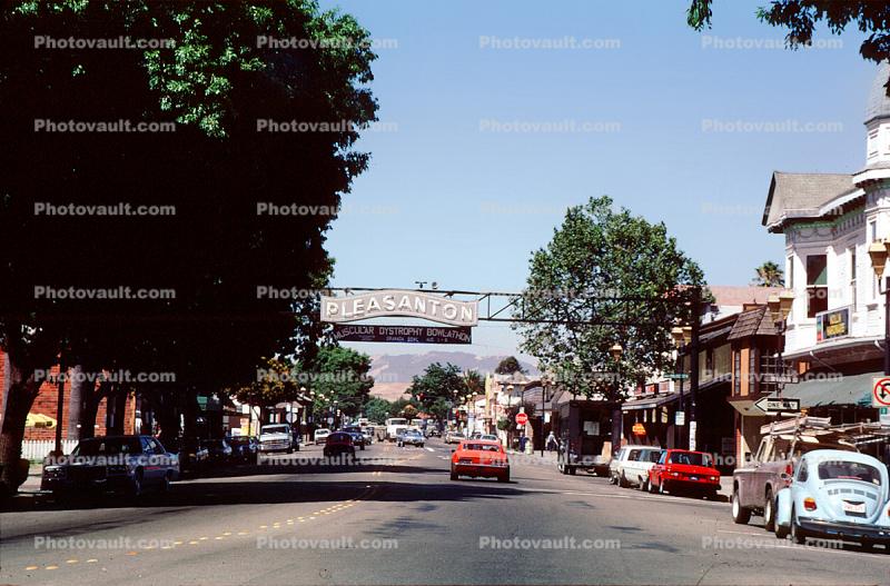 Downtown Arch, 5 July 1983