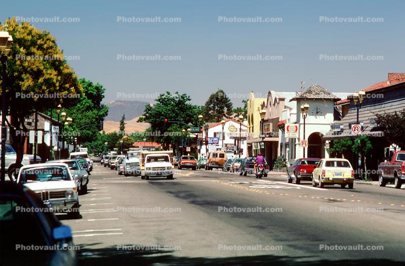 Downtown Pleasanton with cars, 5 July 1983