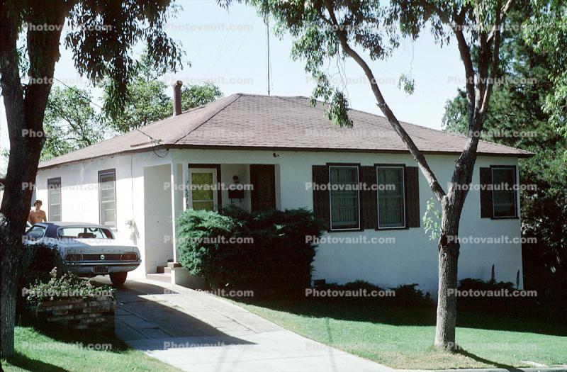 House, Single Family Dwelling Unit, car, 26 May 1984
