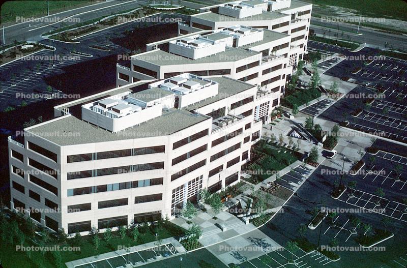 Associates Center Building, road, street, 22 April 1985