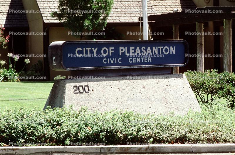 Civic Center sign, signage, 24 August 1985