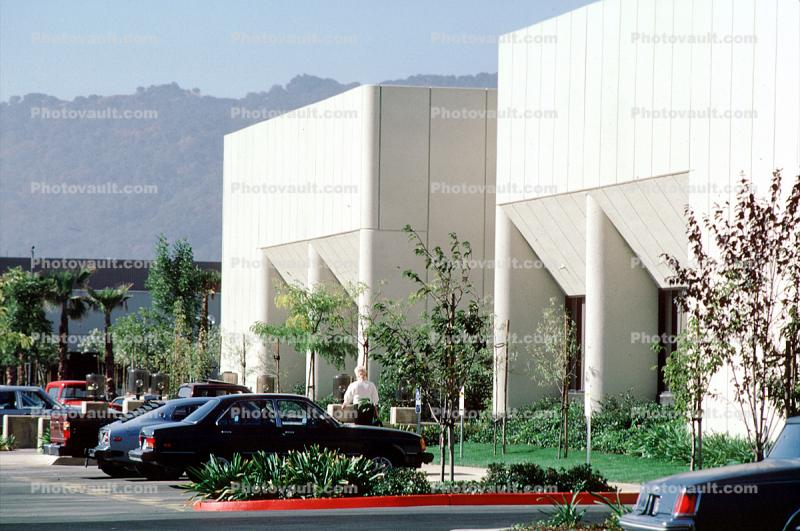 Amador One, building, cars, parking lot, 28 August 1985