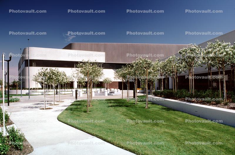 sidewalk, path, office building, lawn, 5 September 1986