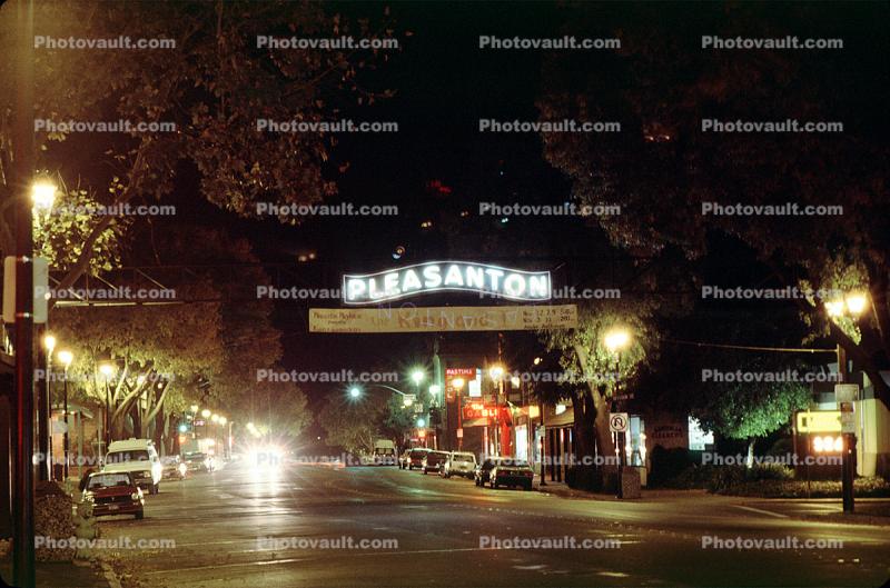 Downtown Arch in the Night, Nighttime, 5 November 1985