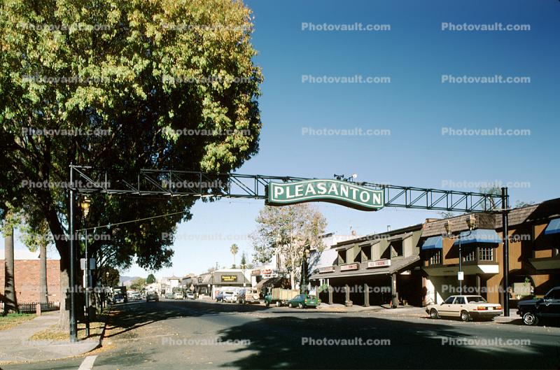 Pleasanton Downtown Arch, cars, street, 1985, 18 November 1985