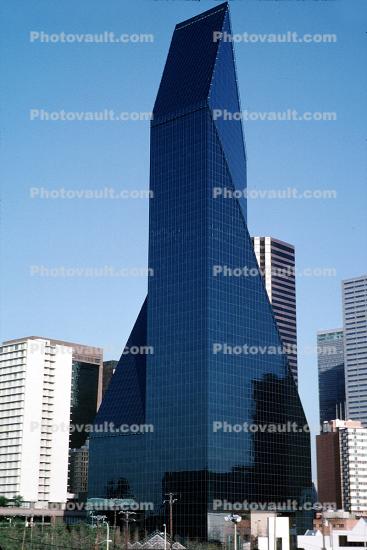 Fountain Place Office Tower, glass skyscraper, Dallas, 21 May 1995