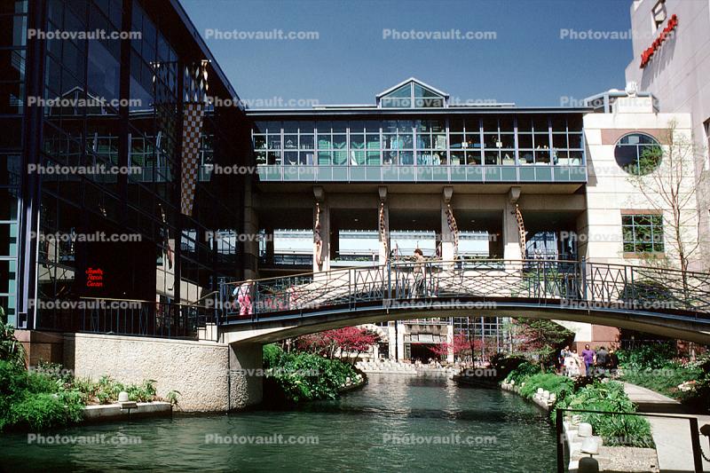 footbridge, river, stream, Paseo del Rio, the Riverwalk, San Antonio, 25 March 1993