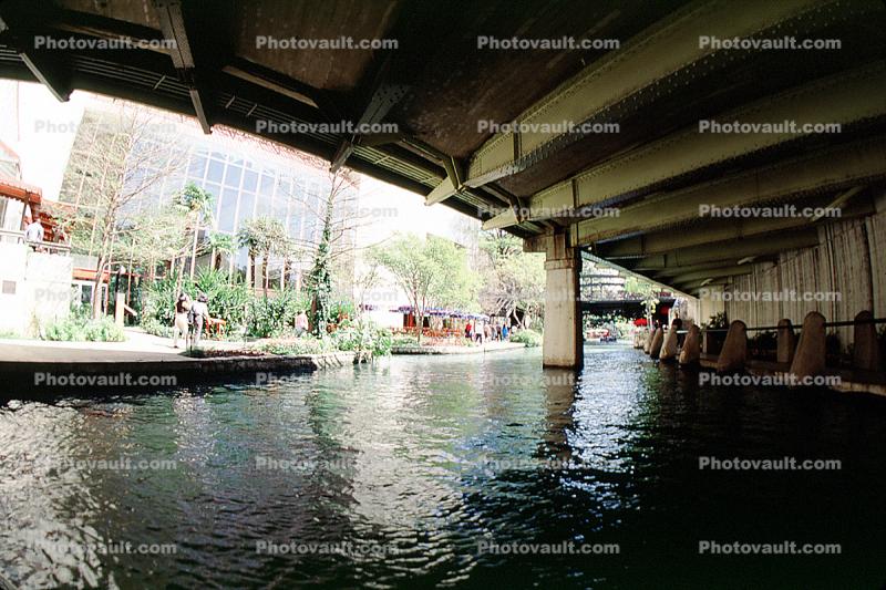 River, water, Paseo del Rio, the Riverwalk, San Antonio, 25 March 1993